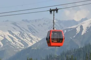 Police Rescues 250 Tourists Stuck at Gondola Phase-II In Gulmarg