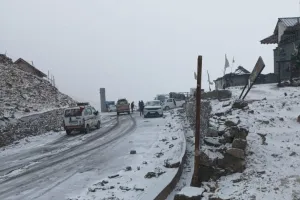 Mughal Road Closed After Fresh Snowfall